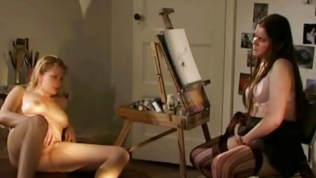 Vidéo Une brune espagnole aux gros cheval porno avec femme seins veut des informations sur le porno
