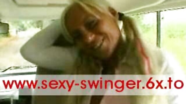 Vidéo Horny blonde femme pere viol sa fille porno obtient baisée par noir amant